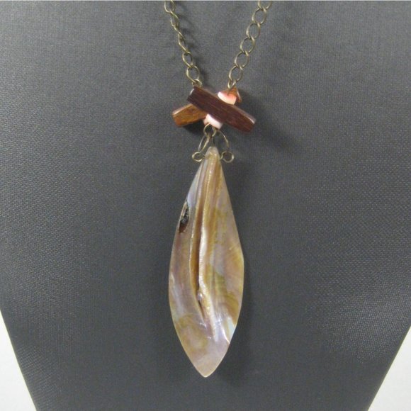 Mother of Pearl Shell Pendant Necklace 17 inch Chain Jewelry Ocean Unisex Beach - Picture 7 of 7